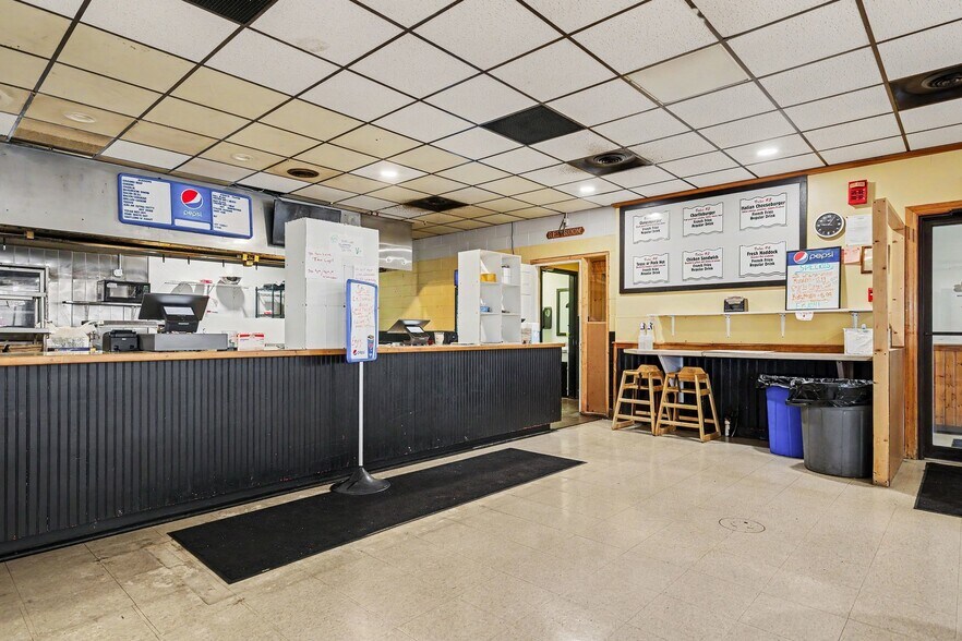 More Photos Of 552 Rt-104, Ontario Restaurant For Sale