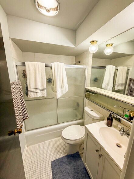 More Photos Of 2629 N Hampden Ct, Chicago Apartments For Sale