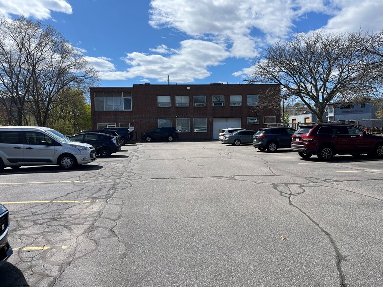 More Photos Of 200 Dexter Ave, Watertown Medical For Lease