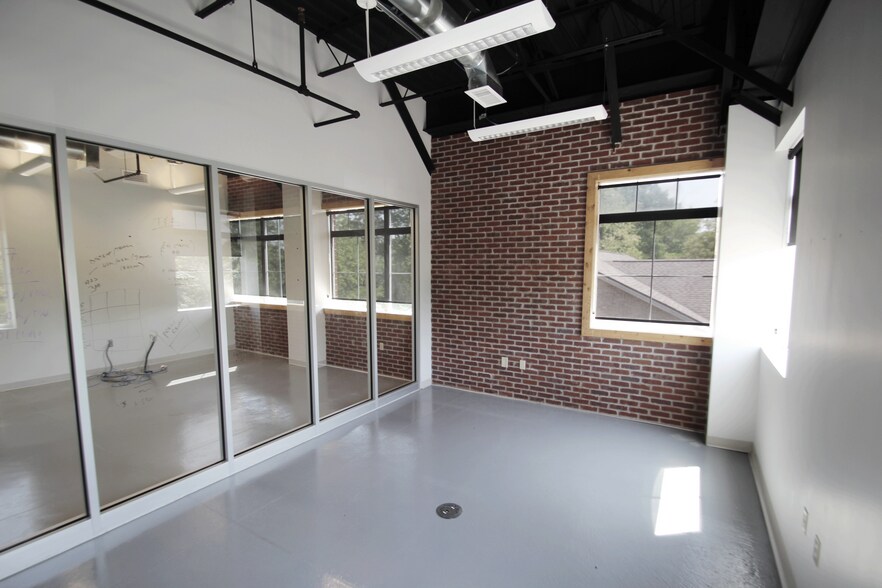More Photos Of 10883 Pearl Rd, Strongsville Office For Lease