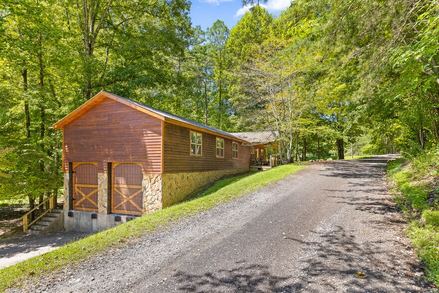 More Photos Of 340 Willow Creek Dr, Blue Ridge Hotel For Sale