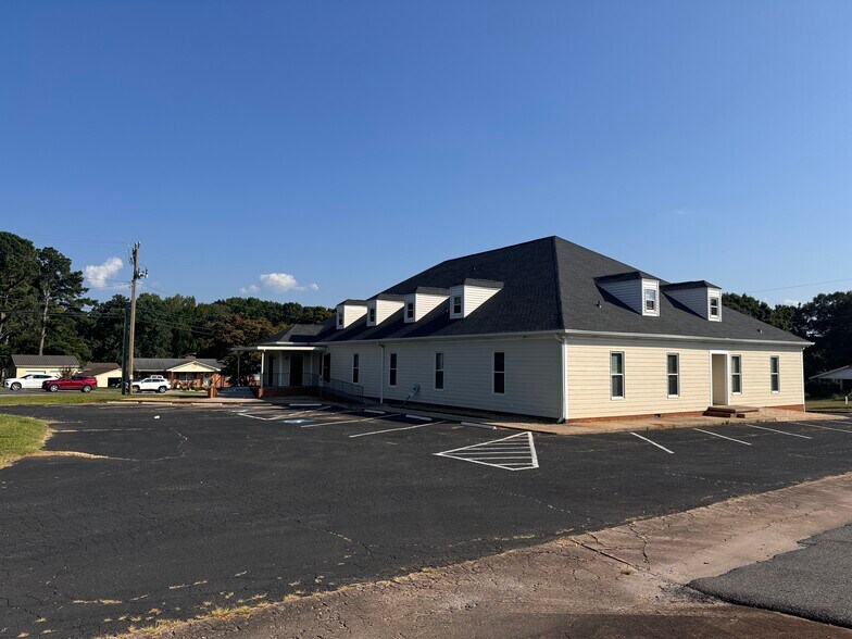 More Photos Of 1198 Wyke Rd, Shelby Medical For Sale