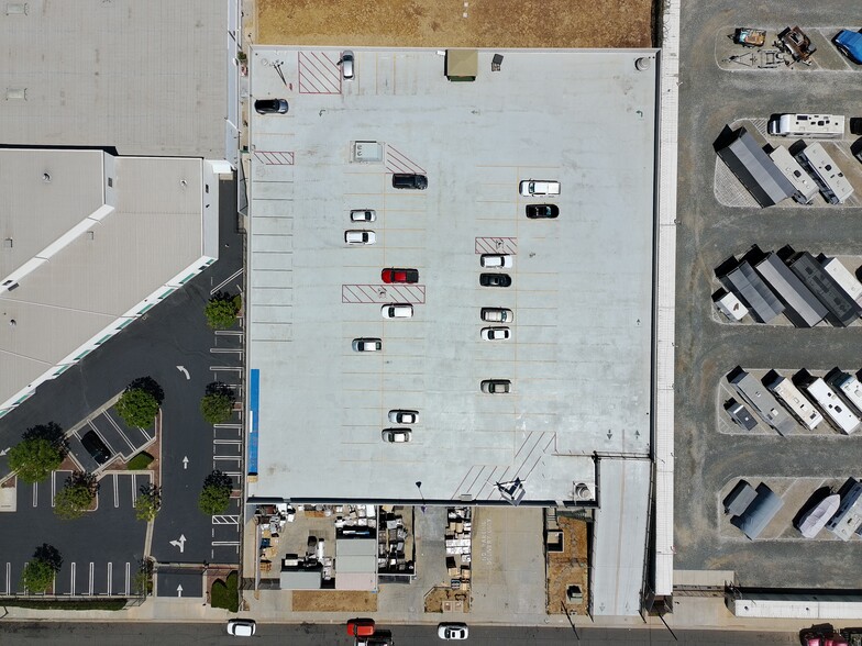 More Photos Of 3940 Pixie Ave, Lakewood Warehouse For Lease