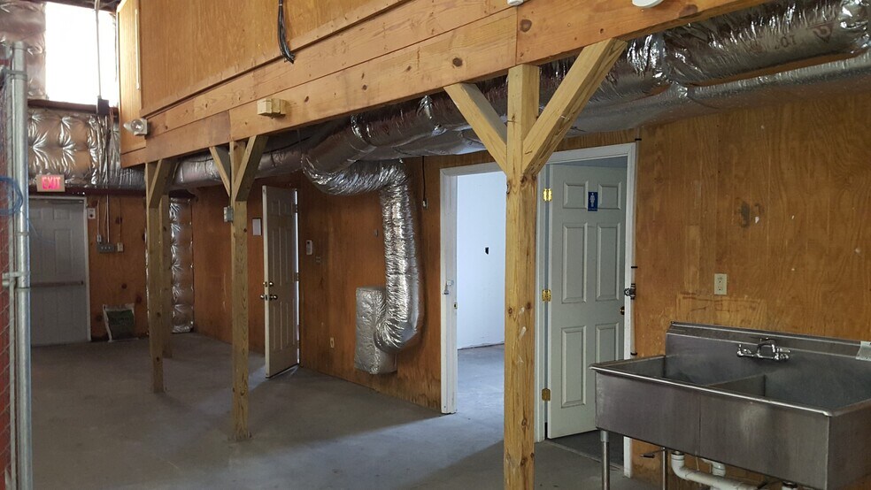 More Photos Of 847 Mt Vernon Ave, Portsmouth Warehouse For Lease