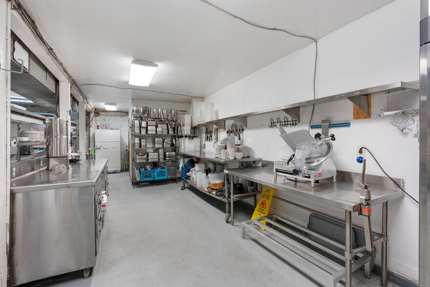 More Photos Of 205 Court St, The Dalles Restaurant For Sale