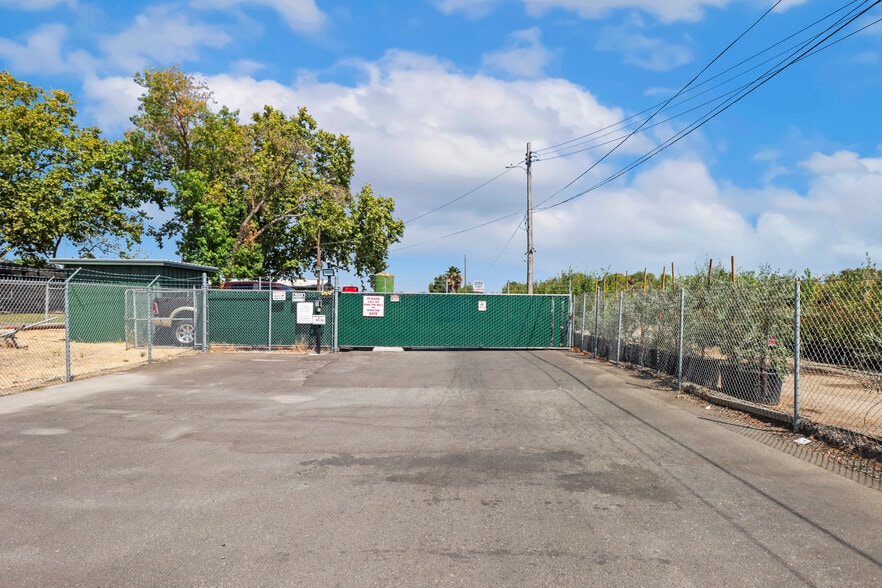 More Photos Of 8989 Elder Creek Rd, Sacramento Contractor Storage Yard For Sale