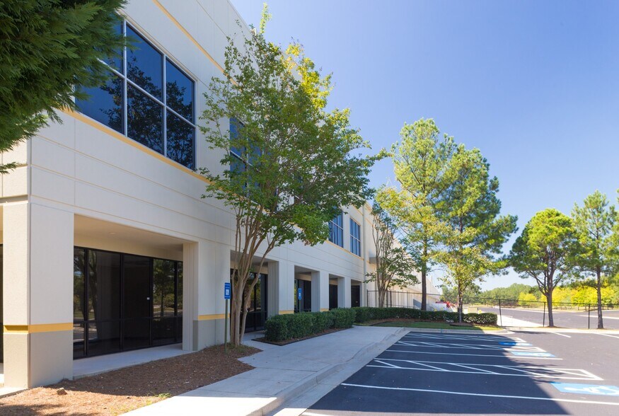 More Photos Of 237 Greenwood Industrial Ct, McDonough Distribution For Lease