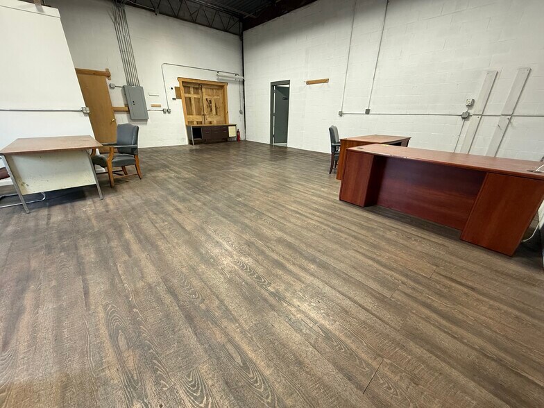 More Photos Of 930 Lafayette Rd, Medina Warehouse For Lease