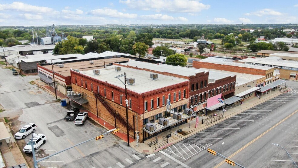 More Photos Of 100 N Texas St, De Leon Storefront Retail Office For Sale