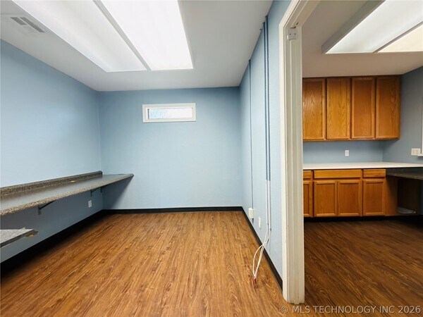 More Photos Of 1002 E Cherry St, Cushing Medical For Sale