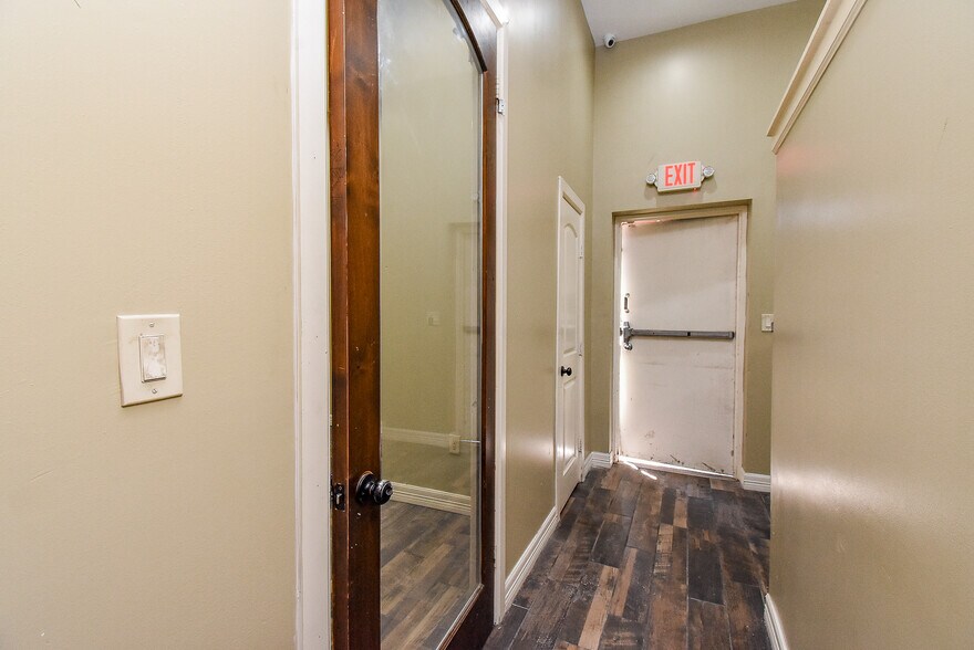 More Photos Of 9527 Ponderosa Ln, Houston Medical For Lease