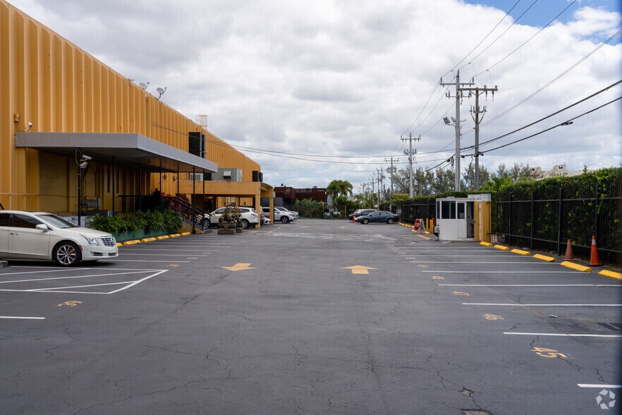 More Photos Of 7355 NW 41st St, Miami Warehouse For Sale