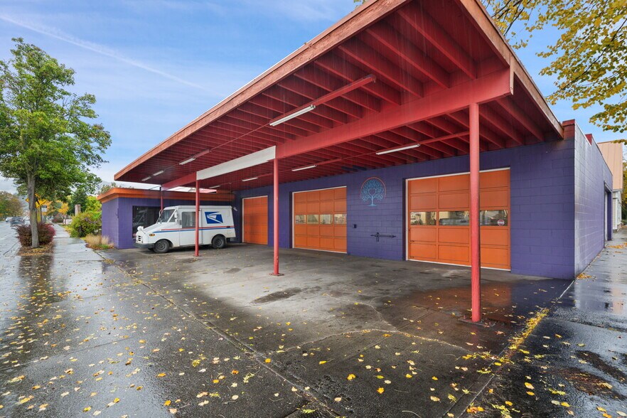 Primary Photo Of 209 S Sequim Ave, Sequim General Retail For Lease