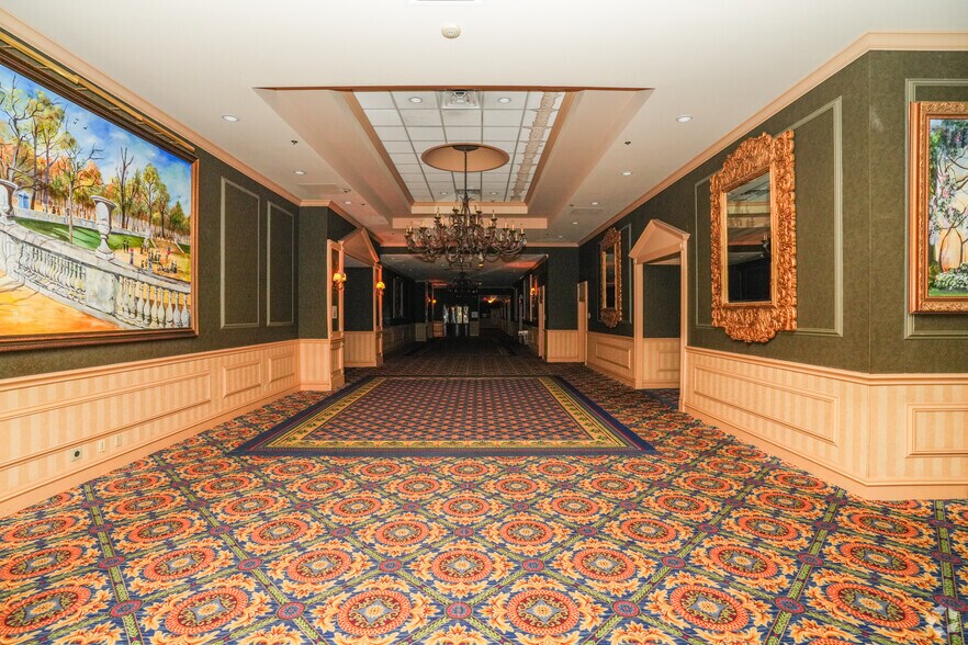 More Photos Of 200 E Amite St, Jackson Hotel For Sale