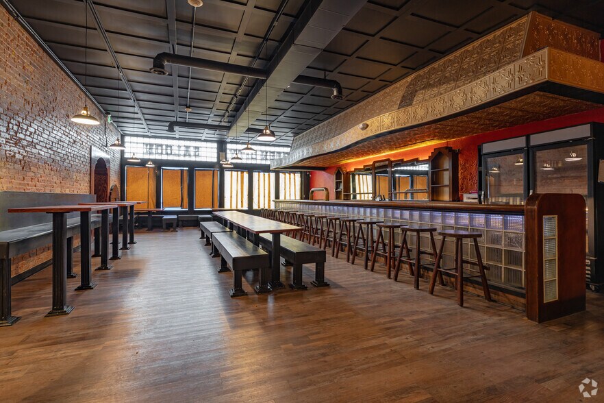 More Photos Of 1011 Front St, Evanston Restaurant For Lease