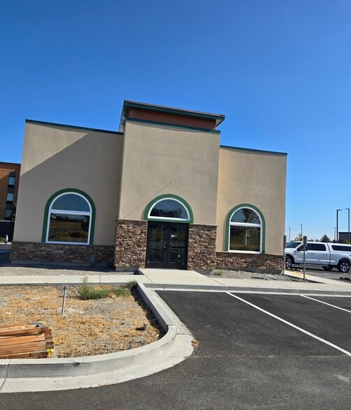 Primary Photo Of 3719 Plaza Way, Kennewick Freestanding For Lease