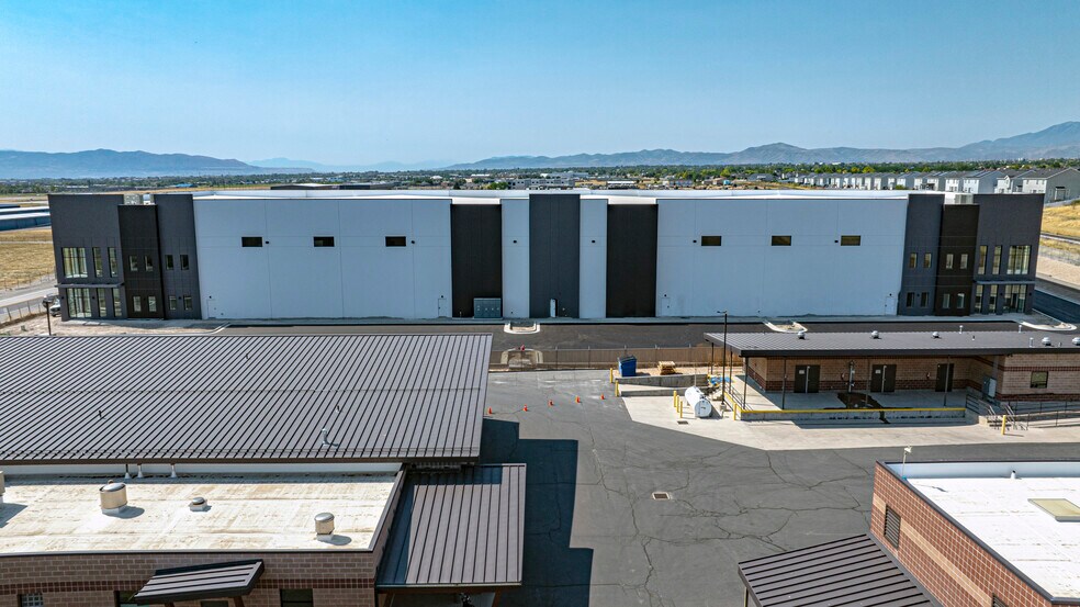 More Photos Of 7352 S Airport Rd, West Jordan Manufacturing For Lease