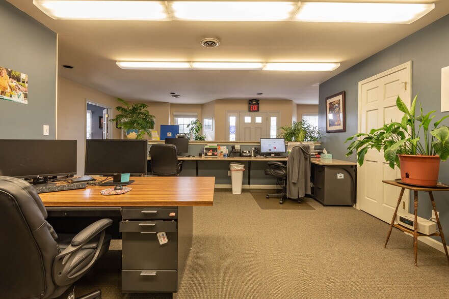 More Photos Of 4101 E 3rd St, Bloomington Office For Lease