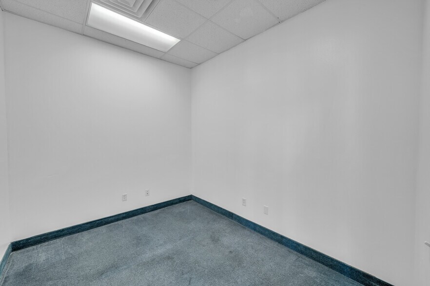 More Photos Of 520 W Telegraph St, Washington Freestanding For Lease