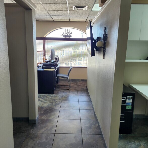 More Photos Of 1987 Mcculloch Blvd, Lake Havasu City General Retail For Lease