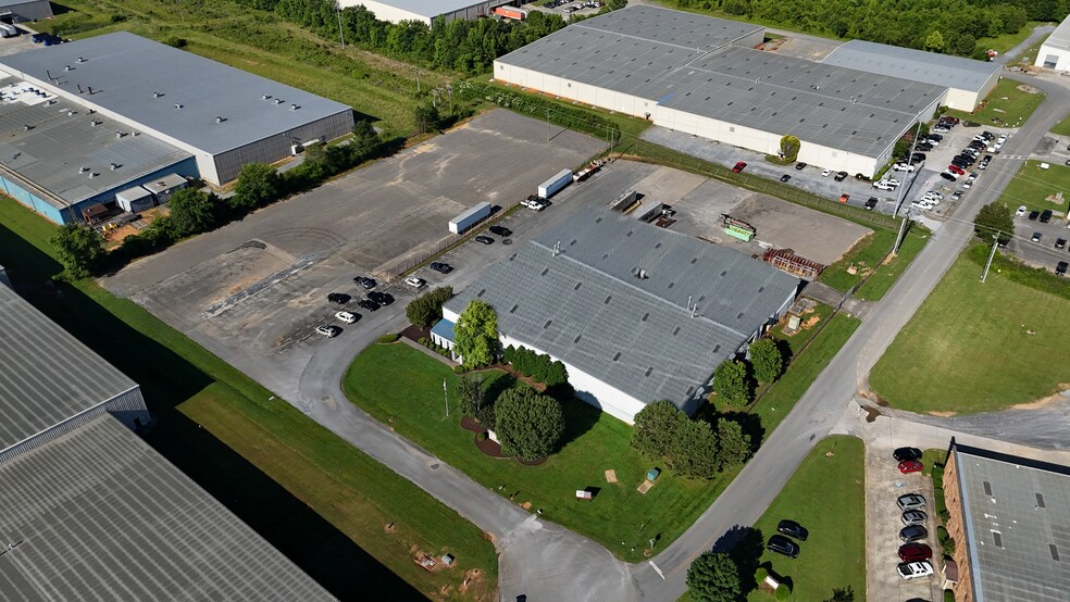 More Photos Of 100 Rus Dr, Calhoun Warehouse For Lease