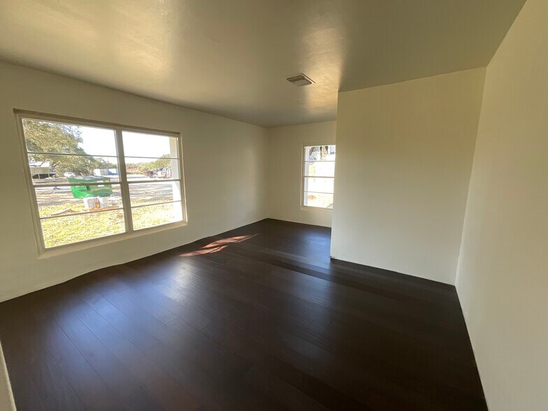 More Photos Of 14601 W Highway 71, Austin Office Residential For Sale