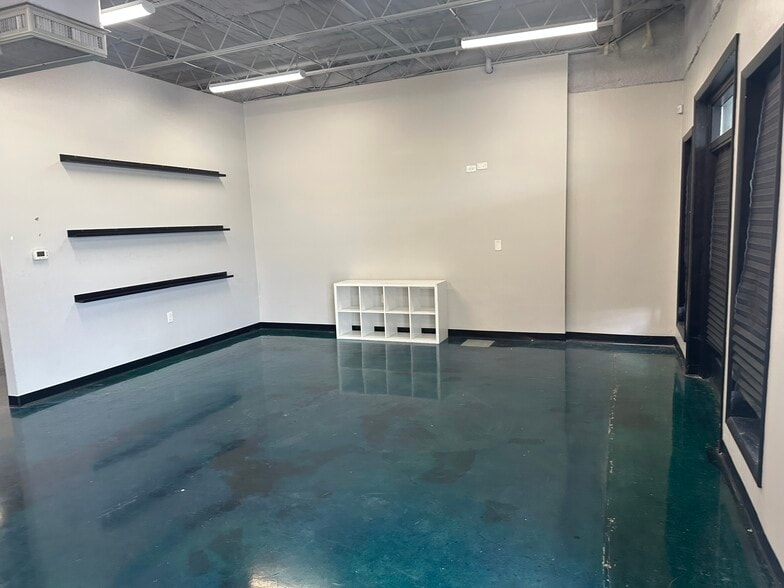 More Photos Of 9220 Park West Blvd, Knoxville Freestanding For Lease