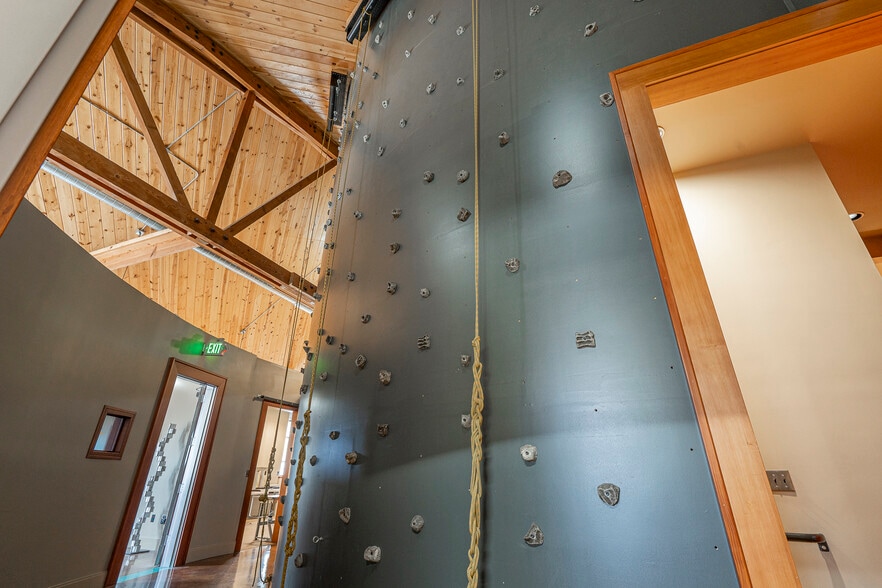 More Photos Of 1714 Broadway St, Vancouver Auto Repair For Lease