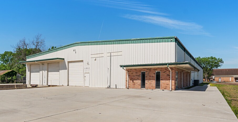 More Photos Of 13810 Ambrose, Houston Warehouse For Sale