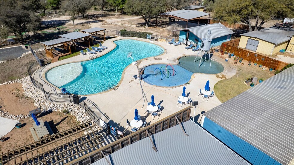 More Photos Of 49 Encino Dr, Concan Convenience Store For Sale