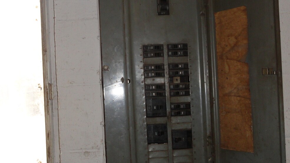 More Photos Of 1315 S Mission Rd, Mount Pleasant Service For Lease