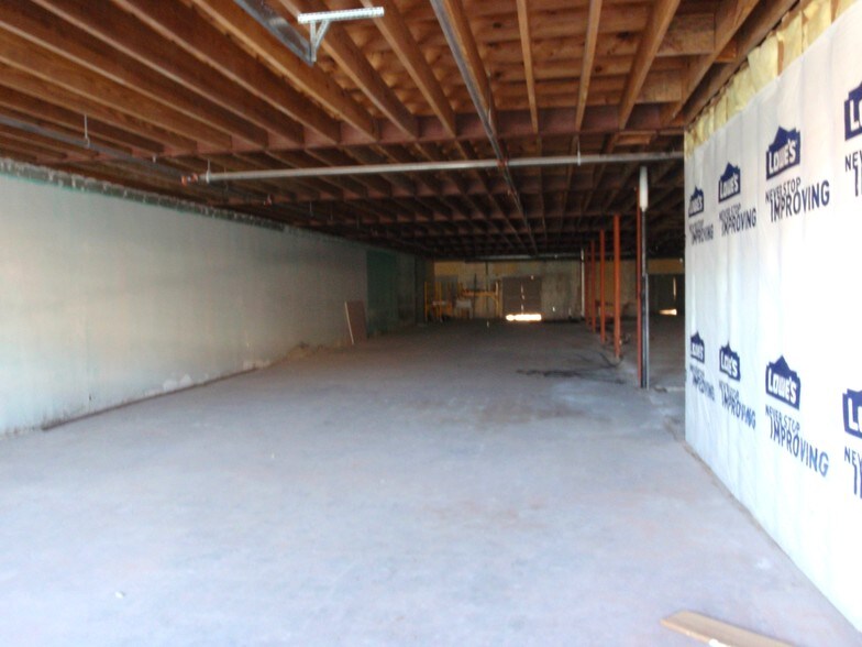 More Photos Of 624-626 New Bridge St, Jacksonville Storefront Retail Office For Sale