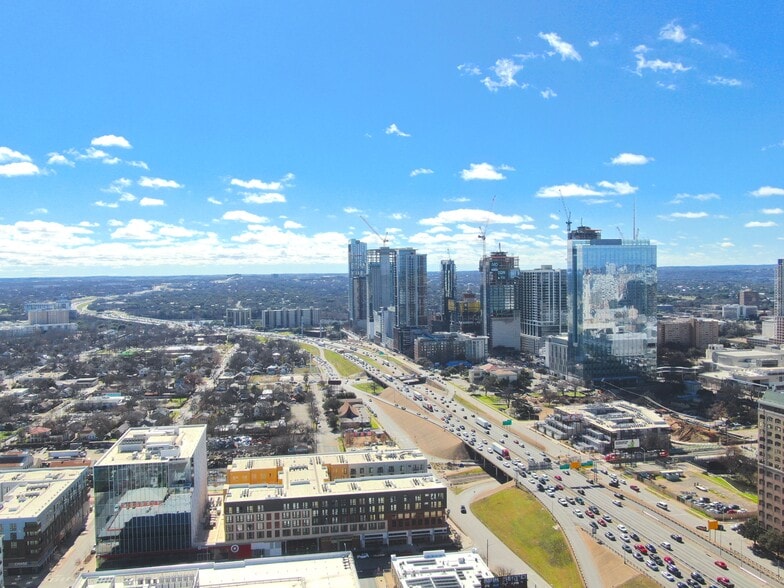 More Photos Of 902 E 7th St, Austin Office For Lease