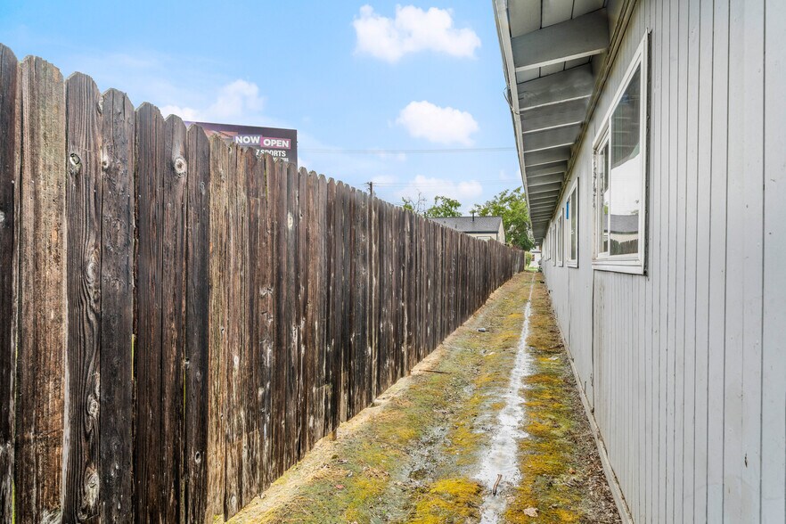 More Photos Of 2605 Albatross Way, Sacramento Apartments For Sale