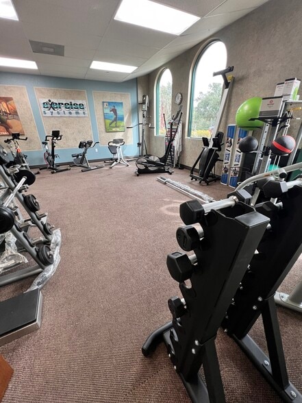 More Photos Of 6881 Kingspointe Pky, Orlando Flex For Lease