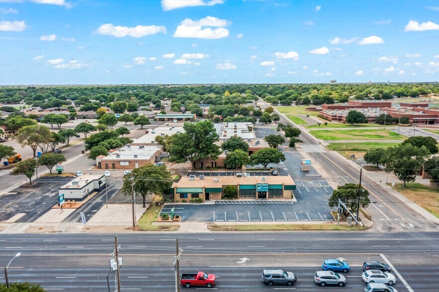 More Photos Of 7902 Slide Rd, Lubbock Veterinarian Kennel For Lease