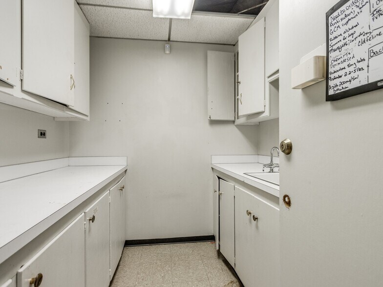 More Photos Of 5835 S Pennsylvania Ave, Oklahoma City Medical For Sale