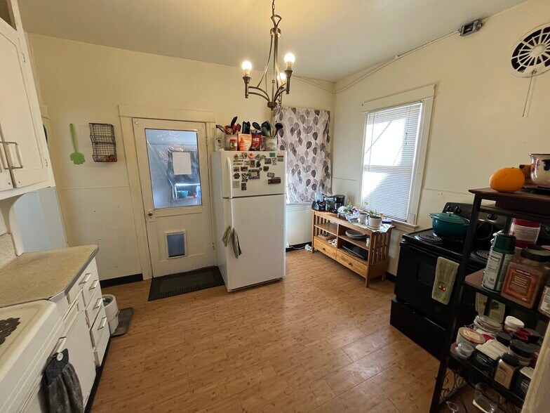 More Photos Of 2560 S Broadway, Denver Freestanding For Sale