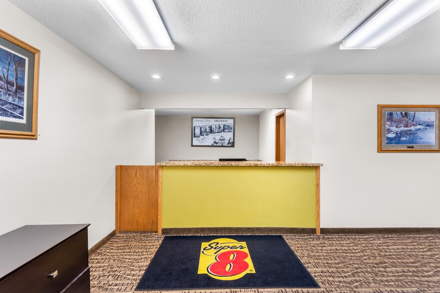 More Photos Of 210 10th St SE, Oelwein Hotel For Sale