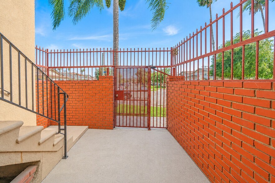 More Photos Of 383 Orchid Ln, Pomona Apartments For Sale