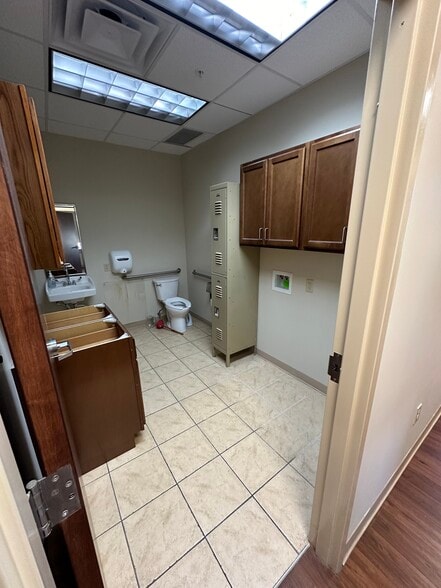 More Photos Of 101 Financial Dr, Elizabethtown Medical For Lease