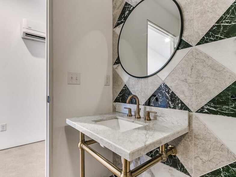 More Photos Of 711 N Douglas Ave, Oklahoma City Apartments For Sale