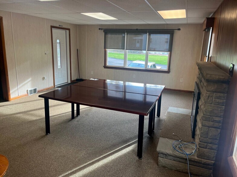 More Photos Of 1126 Pittsburgh Rd, Valencia Office For Sale