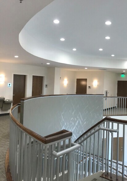 More Photos Of 2419 E Commercial Blvd, Fort Lauderdale Office For Lease