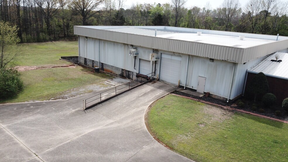 More Photos Of 2001 Levee Rd, Corinth Warehouse For Sale