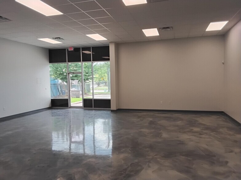 More Photos Of 7265 W 43rd St, Houston Warehouse For Lease