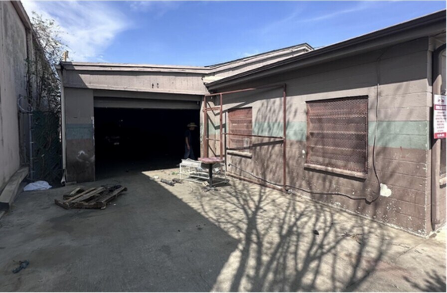 More Photos Of 622 S Collard St, Fort Worth Warehouse For Sale