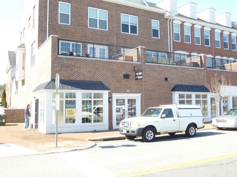 More Photos Of 551-625 Harbor Side St, Woodbridge Storefront Retail Office For Sale