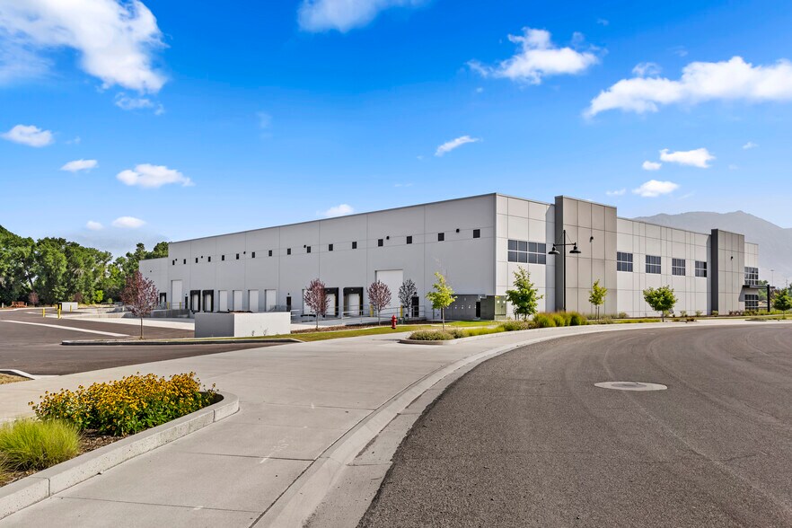 More Photos Of 626 W Stockman Way, Ogden Distribution For Lease