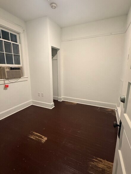 More Photos Of 33 N Washington St, Berkeley Springs Restaurant For Sale